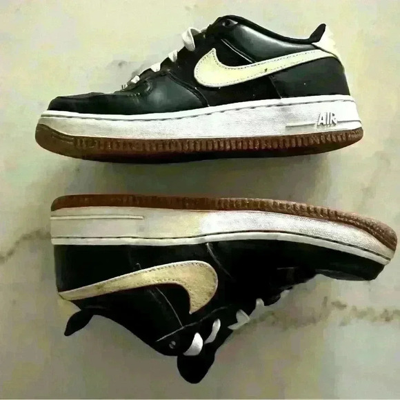 Nike Air Force 1 pomegranate in youth size 5. - Picture 2 of 10